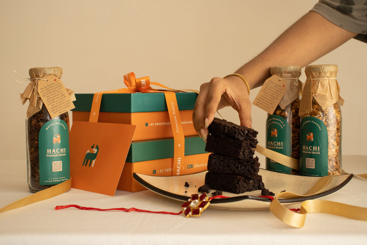 Medium Rakhi hamper – 250gm brownies and 3 granola jars from Hachi With Love